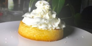 Petit Gâteau des Anges avec Framboises et Crème Fouettée