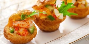 Petits Choux Fourrés aux Crevettes Saumon et Avocat