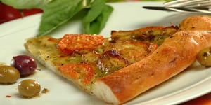 Photo de la Recette: PIZZA AU POULET GRILLÉ ET AU FROMAGE MOZZARINA MEDITERRANEO