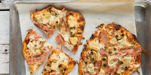 Photo de la Recette: PIZZA AUX ARTICHAUTS, AUX CHAMPIGNONS ET AU BACON