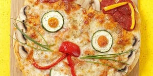 Photo de la Recette: Pizza aux Légumes en Forme de Chat