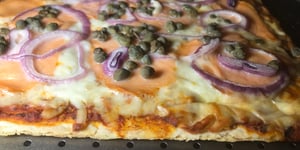 Pizza Croute Mince au Saumon Fumé et Câpres