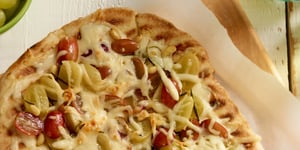 Photo de la Recette: Pizza Grillée au Fromage Mozzarellissima aux Raisins et aux Noix de Pin