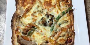 Pizza Légumes et Porc sur Croûte Mince