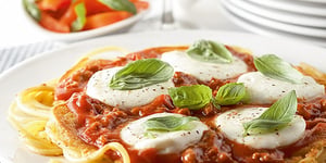 Photo de la Recette: PIZZA PÂTES AU HACHÉ, MOZZARELLA ET BASILIC