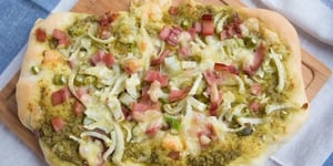 Photo de la Recette: Pizza Pesto Jambon et Oignons