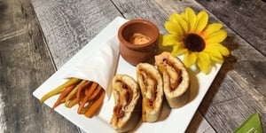 Photo de la Recette: Pizza Pochette et Carottes en Frite