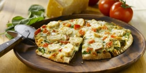 Pizza sur Pita au Poulet et Épinards