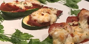 Pizza Zucchinis Salamis