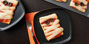 Pizzas sur Croissants en Forme de Momie