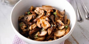 Poêlée de Champignons aux Noix de Grenoble