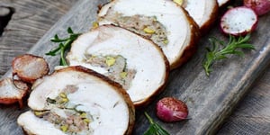 POITRINE DE DINDON RÔTIE FARCIE DE SAUCISSES