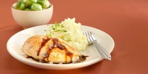Photo de la Recette: POITRINE DE POULET ET POÊLÉE DE JAMBON AUX OIGNONS PERLES ET AU CIDRE