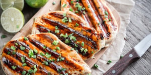 Photo de la Recette: Poitrines de Poulet Grillées à la Sauce Sucré et Piquante