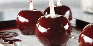 Photo de la Recette: POMMES D’AMOUR AU CARAMEL DE VIN ROUGE