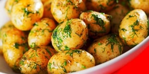 Photo de la Recette: Pommes de Terre Rattes Sautées à L'ail, Laurier et Thym