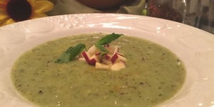 Potage aux Concombres et Pommes Rouges