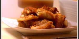 Pouding au Pain et aux Pommes Sauce Butterscotch et Rhum
