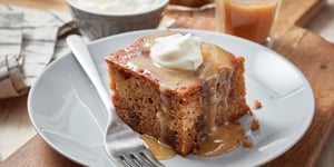 Pouding aux Pommes avec Sauce Caramel