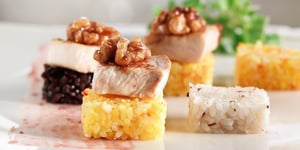 Photo de la Recette: POULET À LA FAÇON DES SUSHIS SUR DAMIER DE RIZ PARFUMÉS