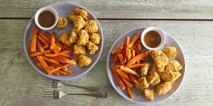 Poulet Popcorn Maigre avec Frites de Patates Douces