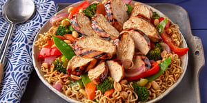 Poulet Teriyaki Grillé avec Nouilles Ramen