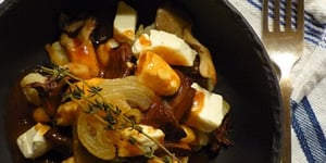 Photo de la Recette: POUTINE DE GNOCCHIS, EFFILOCHÉ DE BOEUF ET BRINS DE GOUDA BERGERON