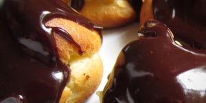 Profiteroles (à la crème glacée & chocolat) Plaisirs Glacés