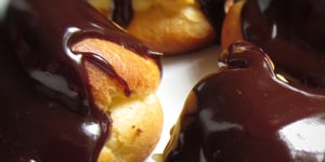 Profiteroles (à la crème glacée & chocolat)