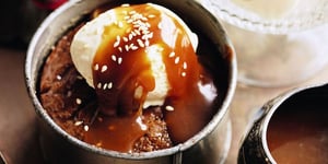 Photo de la Recette: Puddings aux Dattes et Caramel Beurre Salé au Sésame