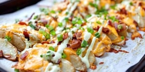 Quartiers de Pommes de Terre au Bacon Gratinés