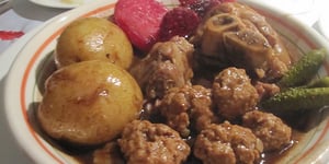 Photo de la Recette: Ragoût de Boulettes et Pattes de Cochon à la Farine Grillée