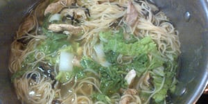 Photo de la Recette: Ramen ou Soupe de Poulet aux Champignons Noirs, Soja, Bok Choy et Nouilles