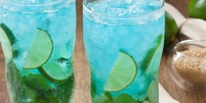 Photo de la Recette: Recette Cocktail au Gin, Curaçao Bleu et Citron Vert