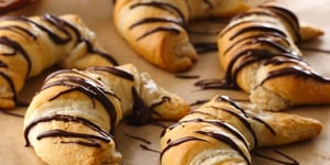 Photo de la Recette: Croissants au Beurre D'arachides et aux Grains de Chocolat au Lait