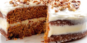 Gâteau Super Moelleux aux Carottes, Ananas, Noix Broyées et Épices