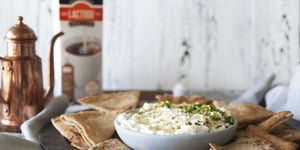 Photo de la Recette: Ricotta aux Herbes et aux Graines de Sésame Grillées