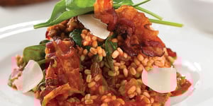 Risotto D’orge aux Tomates Hunt’s®, au Bacon Fumé et aux Épinards