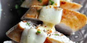 Photo de la Recette: Rôtis de Poulet au Bacon Sauce au Brie de Meaux et Purée de Topinambours