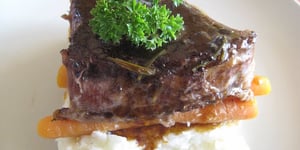 Photo de la Recette: Rôti de Palette au Vin et aux Herbes