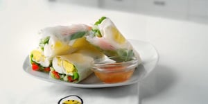 Photo de la Recette: Rouleaux Fraîcheur aux Oeufs et aux Légumes avec Sauce Piquante et Sucrée