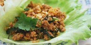 Photo de la Recette: ROULÉS DE LAITUE À LA DINDE ET AU RIZ BRUN À LA THAÏE