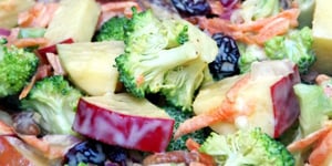 Salade Crémeuse de Pommes et Brocoli