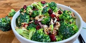 Salade de Brocoli, Canneberges et Bacon