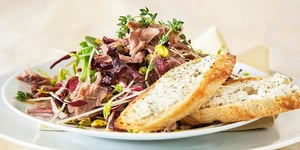 Photo de la Recette: Salade de Canard Confit et Croûtons de Chèvre