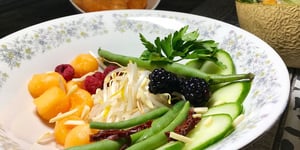 Salade de Chop Suey Fruits et Sauce aux Framboises