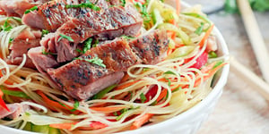 Photo de la Recette: SALADE DE CONFIT DE CANARD, VERMICELLES DE RIZ ET LÉGUMES