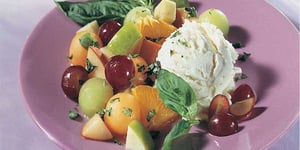 Photo de la Recette: Salade de Fruits au Basilic et au Gingembre