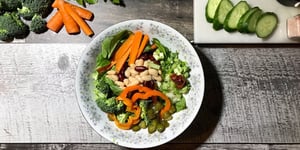 Salade de Légumineuses et de Légumes Frais