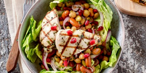 Photo de la Recette: Salade de Légumineuses et Grenade au Poulet Grillé